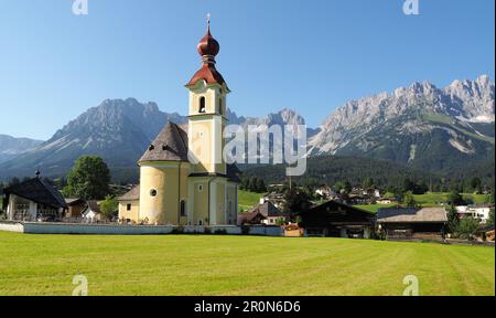 Church Holy Cross in Going am Wilden Kaiser, Tirol, Österreich Stockfoto