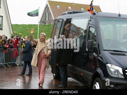 Texel, Niederlande. 09. Mai 2023. König Willem-Alexander und Königin Maxima der Niederlande in Texel am 09. Mai 2023 für einen regionalen Besuch im Waddeneilanden Credit: Albert Nieboer/Netherlands OUT/Point de Vue OUT/dpa/Alamy Live News Stockfoto