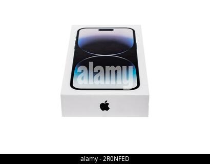 Lodz, Polen Mai 07 2023 Box, Packung ab iPhone 14 pro max., Apfel isoliert auf weißem Hintergrund. Stockfoto