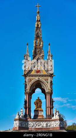 Eine Vertikale des Albert Memorial in der Royal Albert Hall in Kensington Gardens, London Stockfoto