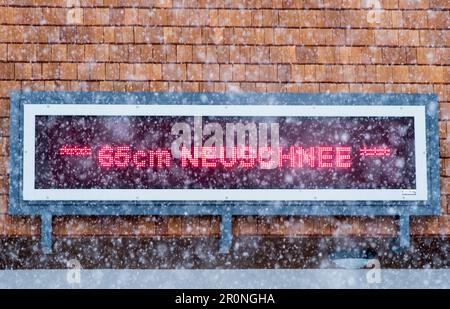 Ende April, der letzte Tiefschnee der Saison in Hintertux. Tirol, Österreich Stockfoto