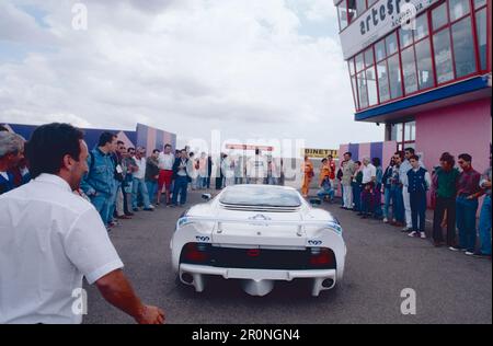 Jaguar XJ220 Rennwagen auf der italienischen GT Binetto, Italien 1993 Stockfoto