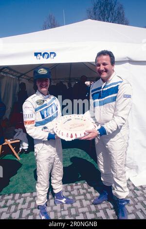 Rennfahrer Vincenzo Bianchi und Team Jaguar XJ220 Rennwagen auf der italienischen GT Monza, Italien 1993 Stockfoto