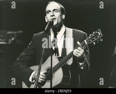 US-Sänger und Songwriter James Taylor auf der Bühne im Palladium, London, UK 1987 Stockfoto