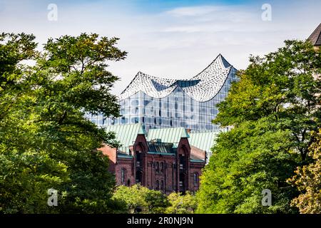 Elbphilharmonie und Speicherstadt in Hamburg, Norddeutschland Stockfoto