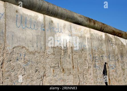 Berlin, Deutschland: Ein erhaltener Teil der Berliner Mauer. Stockfoto