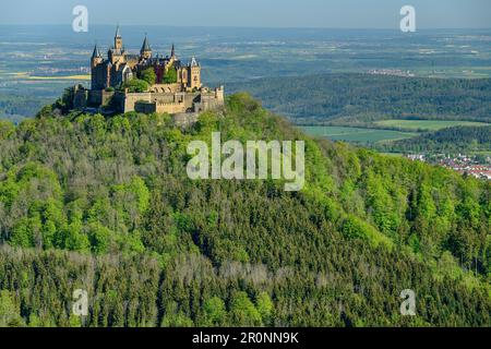 Schloss Hohenzollern, aus dem Zellerhorn, Schwäbischer Jura, Baden-Württemberg, Deutschland Stockfoto