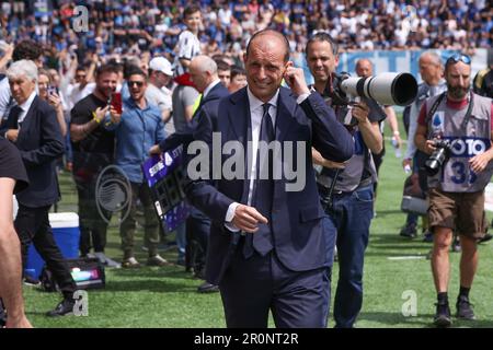 Bergamo, Italien. 7. Mai 2023. Italien, Bergamo, Mai 7 2023: Massimiliano Allegri (Juventus-Manager) betritt das Spielfeld und geht während des Fußballspiels ATALANTA BC gegen JUVENTUS FC auf die Bank, Serie A Tim 2022-2023 day34 Gewiss Stadion (Kreditbild: © Fabrizio Andrea Bertani/Pacific Press via ZUMA Press Wire) NUR REDAKTIONELLE VERWENDUNG! Nicht für den kommerziellen GEBRAUCH! Stockfoto