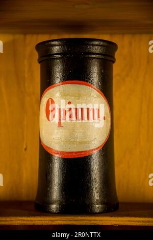 Opiumflasche, Apothekenmuseum, Burgmuseum zur Geschichte der Apotheke, Heidelberger Schloss, Heidelberg, Deutschland Stockfoto