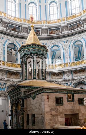 Istra, Russland - 7. Mai 2023: Katholikon ist nach dem Vorbild der Grabeskirche in Jerusalem in der Halle der Auferstehungskathedrale von Neu-Jerusa gestaltet Stockfoto