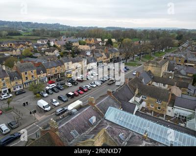 Moreton-in-Marsh High Street Cotswold Market Town UK Drohne, Aerial Stockfoto