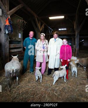 Texel, Niederlande. 09. Mai 2023. König Willem-Alexander und Königin Maxima der Niederlande in Texel am 09. Mai 2023 für einen regionalen Besuch im Waddeneilanden Credit: Albert Nieboer/Netherlands OUT/Point de Vue OUT/dpa/Alamy Live News Stockfoto