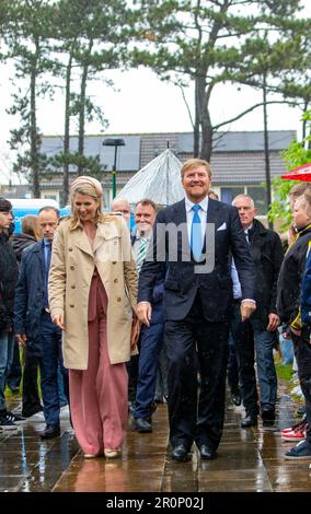 Texel, Niederlande. 09. Mai 2023. König Willem-Alexander und Königin Maxima der Niederlande in Vlieland am 09. Mai 2023 für einen regionalen Besuch im Waddeneilanden Credit: Albert Nieboer/Netherlands OUT/Point de Vue OUT/dpa/Alamy Live News Stockfoto