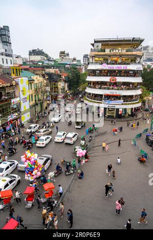 Blick auf das Ham Ca Map-Gebäude und die Umgebung im Stadtzentrum von Hanoi, Vietnam. Stockfoto