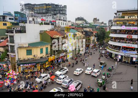 Blick auf das Ham Ca Map-Gebäude und die Umgebung im Stadtzentrum von Hanoi, Vietnam. Stockfoto