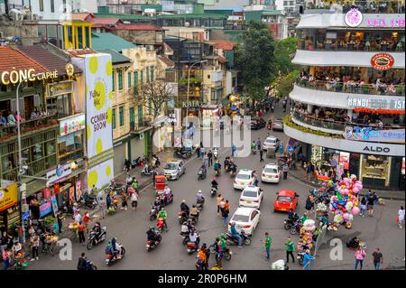 Blick auf das Ham Ca Map-Gebäude und die Umgebung im Stadtzentrum von Hanoi, Vietnam. Stockfoto