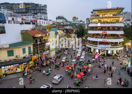 Blick auf das Ham Ca Map-Gebäude und die Umgebung im Stadtzentrum von Hanoi, Vietnam. Stockfoto