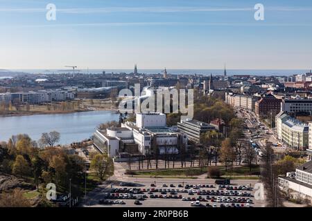 Luftaufnahme von Helsinki, Finnland. Finnische Nationaloper und Ballett im Vordergrund. Stockfoto