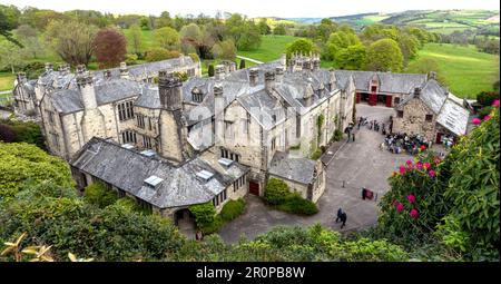 Lanhydrock House - jakobean Country Mansion - Bodmin, Cornwall, England, Großbritannien - Landschaftsblick auf das Haus und Anwesen. Stockfoto