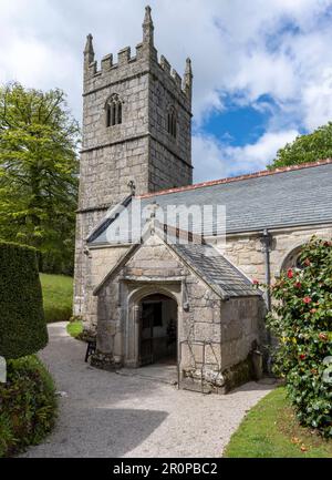 Lanhydrock - jakobean Landhaus - Bodmin, Cornwall, England, Großbritannien - Blick auf die St. Hydroc's Kirche Stockfoto