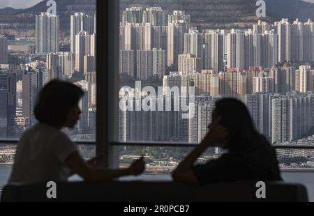 Auf der Halbinsel Kowloon stehen Wohngebäude mit hoher Dichte .05MAY23 SCMP/ Yik Yeung-man Stockfoto