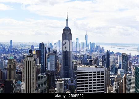 klassische Ansicht der Midtown-Manhattan-Skyline in New York City, mit dem markanten Empire State Building in der Mitte - New York City - USA Stockfoto