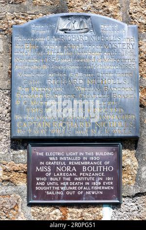 Die Fischermission, das Schiffsinstitut, North Pier, Newlyn, Penzance, Cornwall, England, Großbritannien. - Historische Gedenktafel Stockfoto