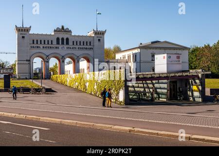 Leipzig, Sachsen, Deutschland, 05-09-2023 der Bayerische Bahnhof in Leipzig mit seiner beeindruckenden Architektur und der reichen Eisenbahngeschichte ist ein lebenswichtiger Transitort Stockfoto