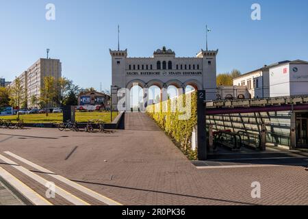 Leipzig, Sachsen, Deutschland, 05-09-2023 der Bayerische Bahnhof in Leipzig mit seiner beeindruckenden Architektur und der reichen Eisenbahngeschichte ist ein lebenswichtiger Transitort Stockfoto