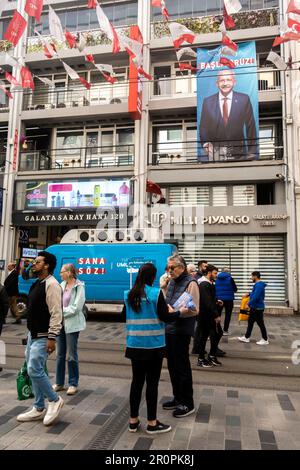 Oppositionsführer Kemal Kılıçdaroğlu - Präsidentschaftswahlkampf bei den türkischen Wahlen 2023. Sana söz Wandplakat. Autohaus, Wahlkampfmitarbeiter Stockfoto