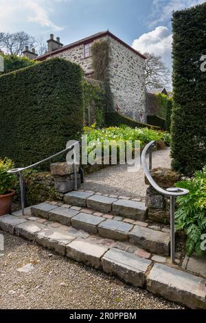 Plas Cadnant Hidden Gardens ein wunderschöner Garten in der Menai Bridge, Anglesey, Nordwales. Sie ist regelmäßig der Öffentlichkeit zugänglich und sehr interessant. Stockfoto