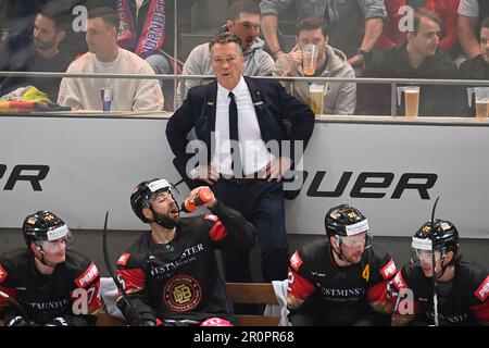 München, Deutschland. 09. Mai 2023. National Coach Harold KREIS (GER) auf der Bank. Deutschland (GER)-USA nationale Eishockeymannschaft, Länderspiel am 9. Mai 2023 in München testen? Kredit: dpa/Alamy Live News Stockfoto