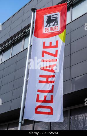 Delhaize-Laden geschlossen. Aufgrund der Personalmaßnahmen nach der Ankündigung des Plans zur Franchise des Stores. | Mouvement de greve chez Delhaize. Arr Stockfoto