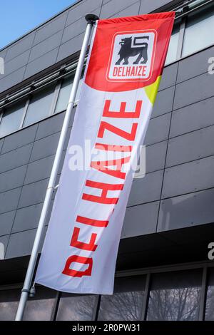 Delhaize-Laden geschlossen. Aufgrund der Personalmaßnahmen nach der Ankündigung des Plans zur Franchise des Stores. | Mouvement de greve chez Delhaize. Arr Stockfoto