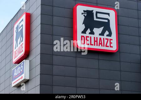 Delhaize-Laden geschlossen. Aufgrund der Personalmaßnahmen nach der Ankündigung des Plans zur Franchise des Stores. | Mouvement de greve chez Delhaize. Arr Stockfoto