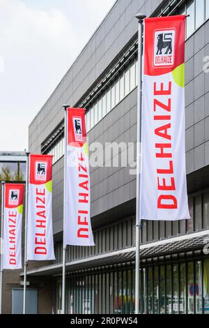 Delhaize-Laden geschlossen. Aufgrund der Personalmaßnahmen nach der Ankündigung des Plans zur Franchise des Stores. | Mouvement de greve chez Delhaize. Arr Stockfoto