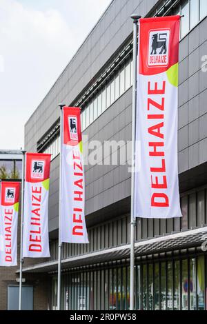 Delhaize-Laden geschlossen. Aufgrund der Personalmaßnahmen nach der Ankündigung des Plans zur Franchise des Stores. | Mouvement de greve chez Delhaize. Arr Stockfoto