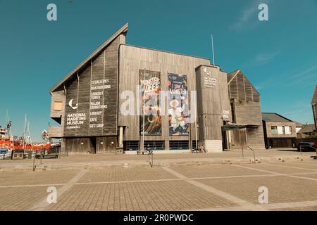 Ein hölzernes National Maritime Museum in Falmouth, Großbritannien, vor einem blauen Himmel Stockfoto