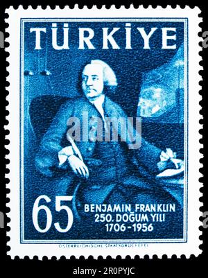 MOSKAU, RUSSLAND - 08. APRIL 2023: Poststempel gedruckt in der Türkei zeigt Benjamin Franklin, Serie, circa 1957 Stockfoto