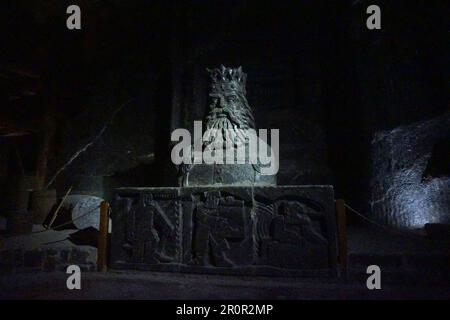 Eine Skulptur von König Casimir III. Der große, in Salz geschnitzt im Salzbergwerk Wieliczka, Krakau, Polen Stockfoto