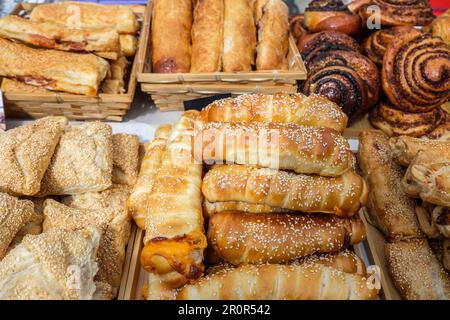 Verschiedene Arten von Brot und Gebäck | Diverses sortes de Pain et de Patisseries Stockfoto