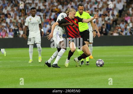 Madrid, Spanien. 09. Mai 2023. Manchester Citys Haaland in Aktion während des Halbfinales der Champions League Leg 1 zwischen Real Madrid und Manchester City im Santiago Bernabeu Stadion in Madrid, Spanien, am 9. Mai 2023. Kredit: Edward F. Peters/Alamy Live News Stockfoto