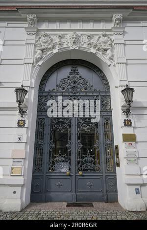 Tür, Stuck, altes Gebäude, Fasanenstraße, Charlottenburg, Berlin, Deutschland Stockfoto