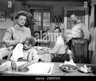 MYRNA LOY PETER MILES SHEPPERD STRUDWICK und ROBERT MITCHUM im RED PONY 1949 Director LEWIS MILESTONE Roman und Drehbuch John Steinbeck Musik Aaron Copland Charles K. Feldman Group Productions Inc / Lewis Milestone Productions / Republic Pictures Stockfoto