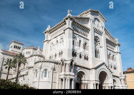 Die Kathedrale unserer Lieben Frau Unbefleckten, früher Kathedrale des Heiligen Nikolaus genannt, römisch-katholische Kathedrale im Bezirk Monaco-Ville von Monaco. Stockfoto