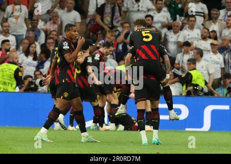 Madrid, Spanien. 09. Mai 2023. Manchester's Players feiern am 1 9. Mai 2023 während des Halbfinals der Champions League zwischen Real Madrid und Manchester City im Santiago Bernabeu Stadion in Madrid, Spanien. Kredit: Edward F. Peters/Alamy Live News Stockfoto