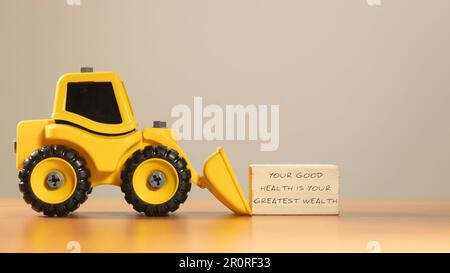 Deine Gesundheit ist dein größter Reichtum. Auf Holzfläche geschrieben Stockfoto
