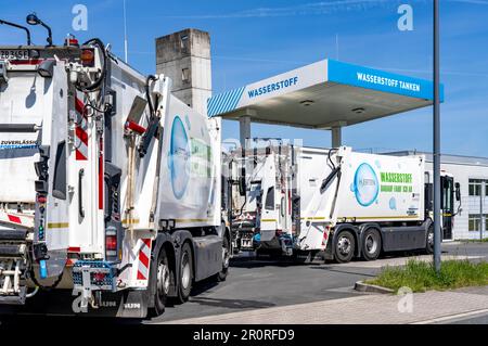 Wasserstofftankstelle, Müllabfuhrfahrzeuge, Müllabfuhrfahrzeuge, der kommunalen Müllabfuhrfirma Herten, tanken, am Wasserstoff Stockfoto