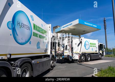 Wasserstofftankstelle, Müllabfuhrfahrzeuge, Müllabfuhrfahrzeuge, der kommunalen Müllabfuhrfirma Herten, tanken, am Wasserstoff Stockfoto