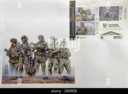 Vinnytsia, Ukraine. 21. Dezember 2022. VINNYTSIA, UKRAINE - 09. MAI 2023 - Briefmarken der Offensive Guard werden während des Verfahrens der besonderen Stornierung und des Inverkehrbringens gesehen, Vinnytsia, West-Zentral-Ukraine. Kredit: Ukrinform/Alamy Live News Stockfoto